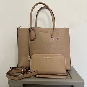 Make an Offer! Michael Kors Mercer Tote & Matching Wristlet Set